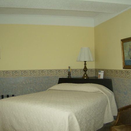 Boardwalk Inn Saint-Ignace Extérieur photo