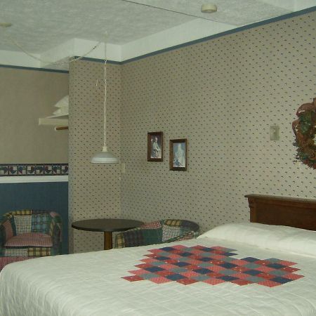 Boardwalk Inn Saint-Ignace Extérieur photo