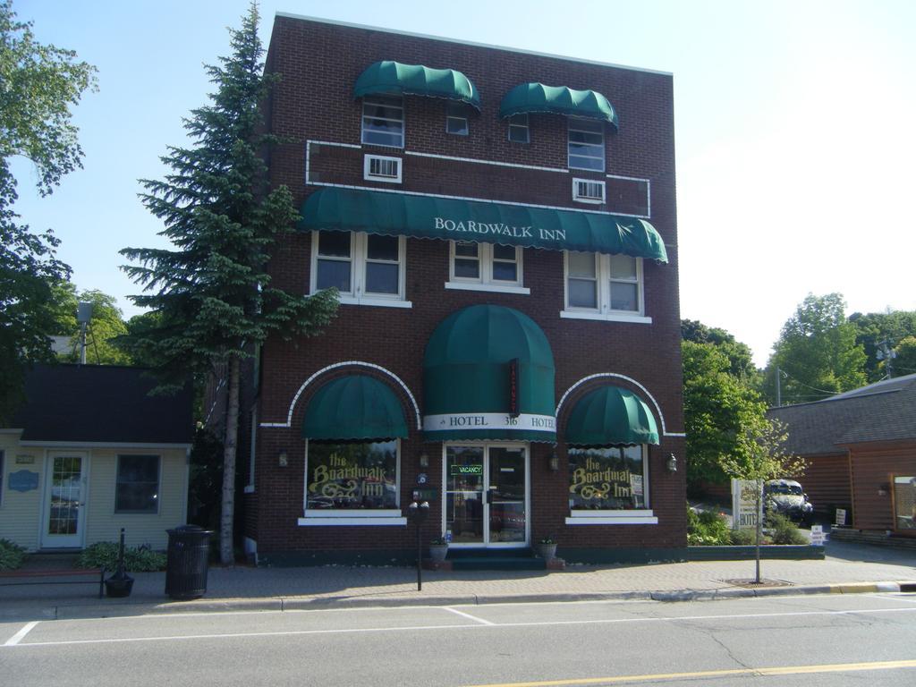 Boardwalk Inn Saint-Ignace Extérieur photo
