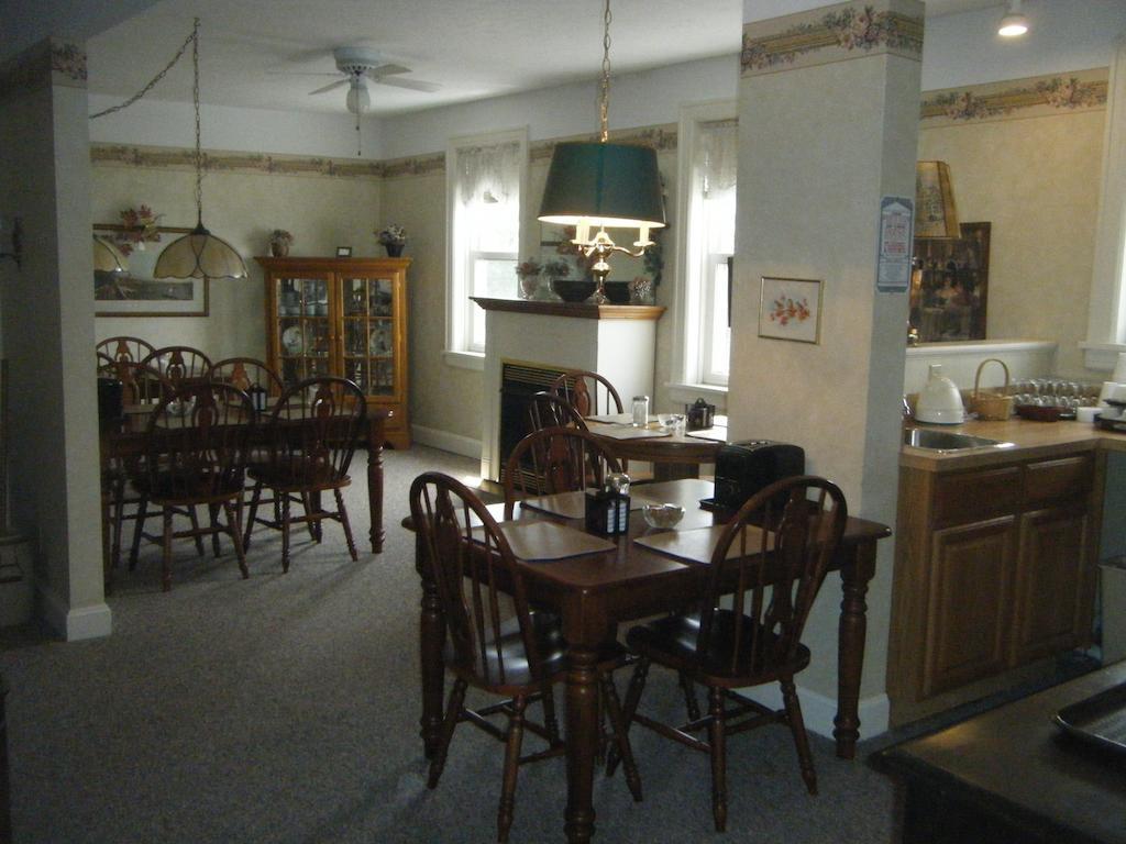 Boardwalk Inn Saint-Ignace Extérieur photo