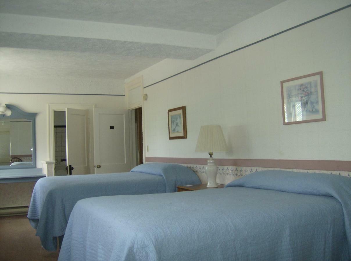 Boardwalk Inn Saint-Ignace Extérieur photo