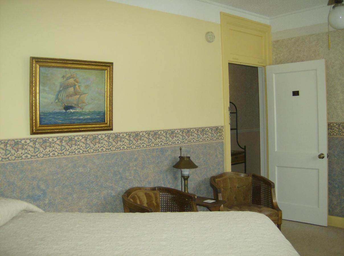 Boardwalk Inn Saint-Ignace Extérieur photo