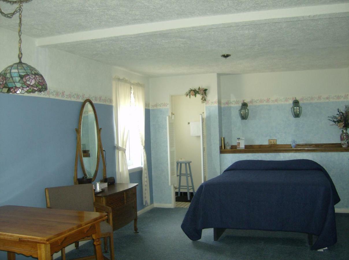 Boardwalk Inn Saint-Ignace Extérieur photo