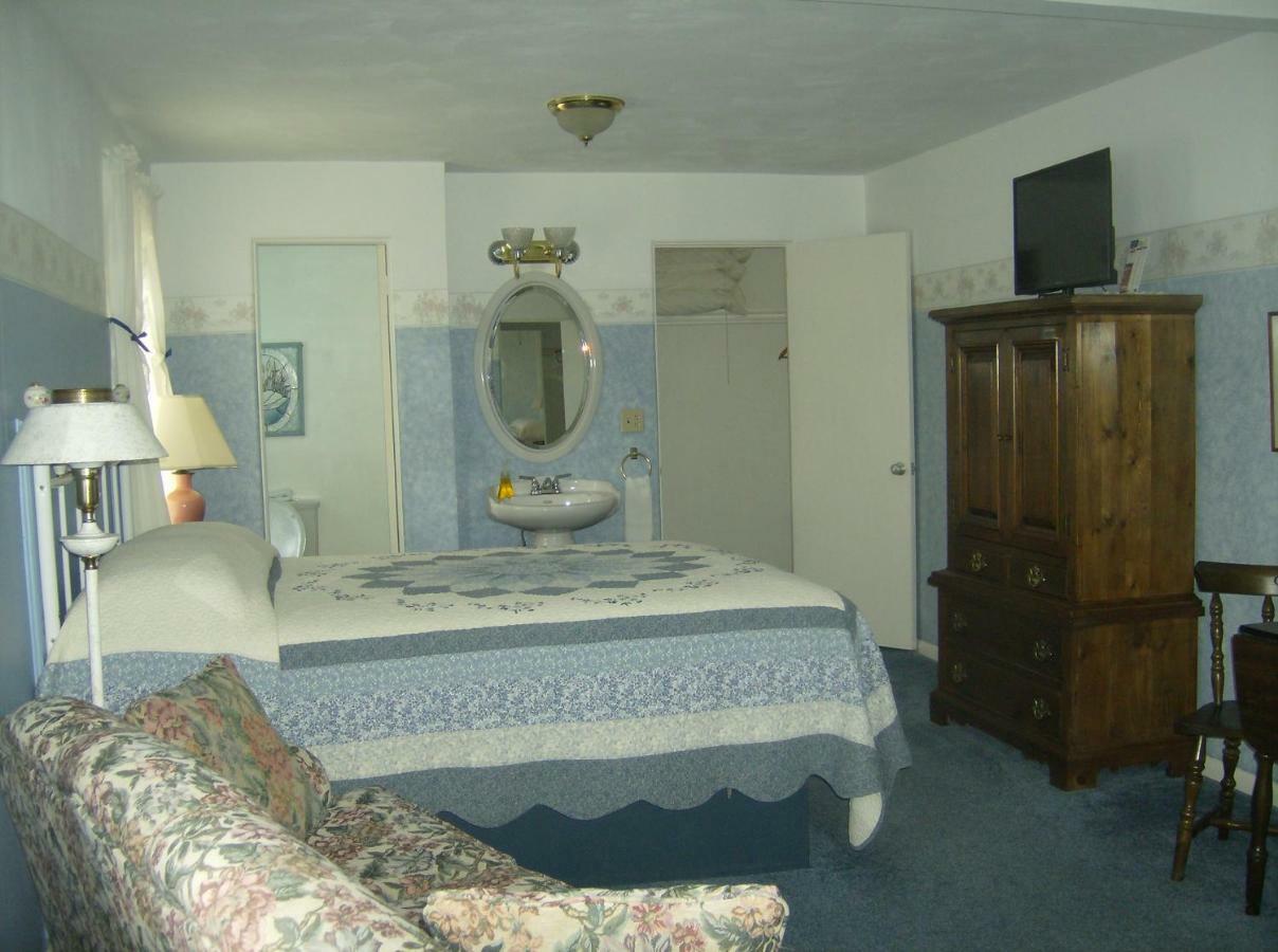 Boardwalk Inn Saint-Ignace Extérieur photo