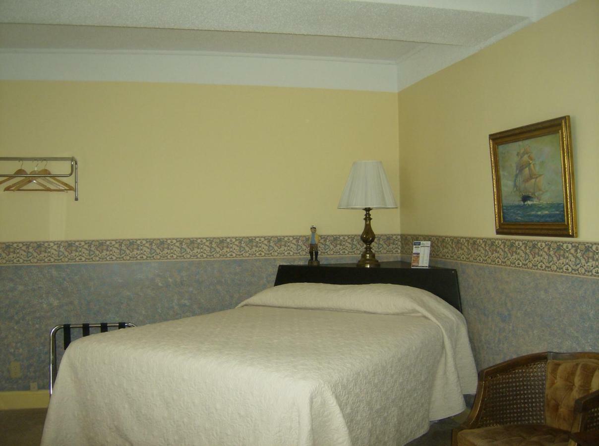 Boardwalk Inn Saint-Ignace Extérieur photo