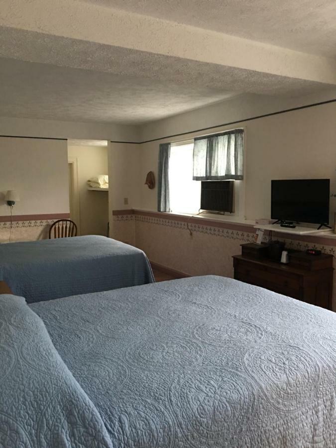 Boardwalk Inn Saint-Ignace Extérieur photo