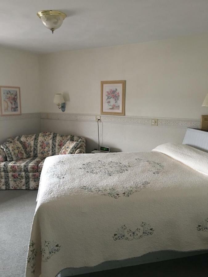 Boardwalk Inn Saint-Ignace Extérieur photo