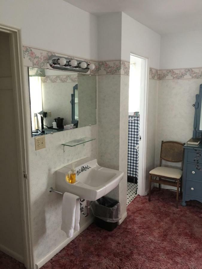 Boardwalk Inn Saint-Ignace Extérieur photo