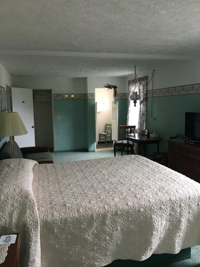 Boardwalk Inn Saint-Ignace Extérieur photo